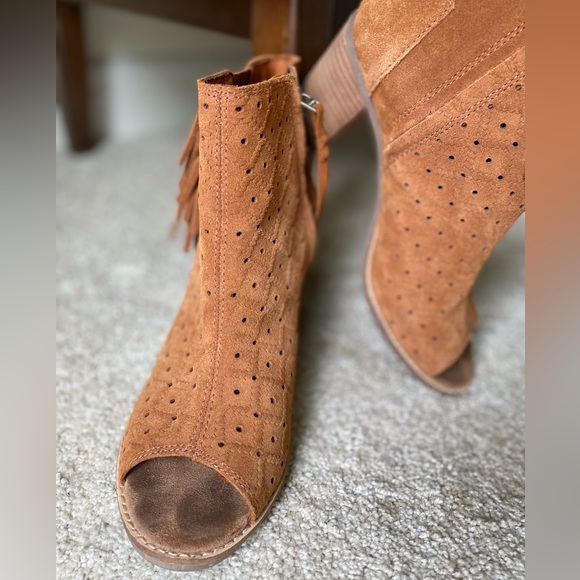 TOMS Majorca chestnut brown suede perforated peep-toe ankle boots with fringe - Picture 1 of 9
